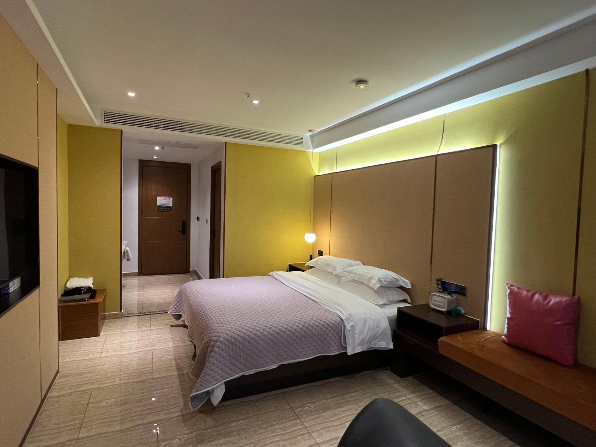 Phoenix Best River View B&B เฟิ่งหวง ภายนอก รูปภาพ