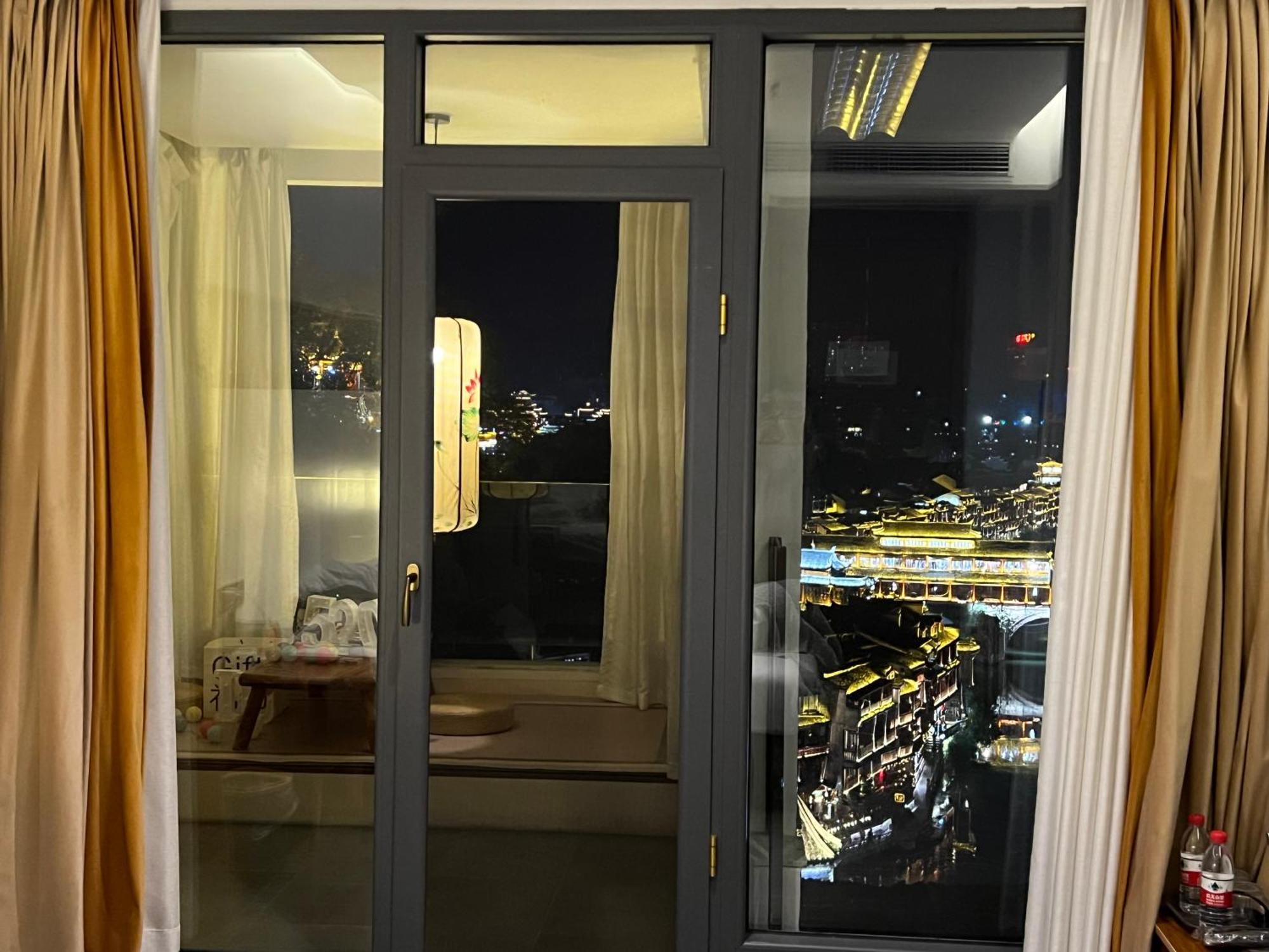 Phoenix Best River View B&B เฟิ่งหวง ภายนอก รูปภาพ